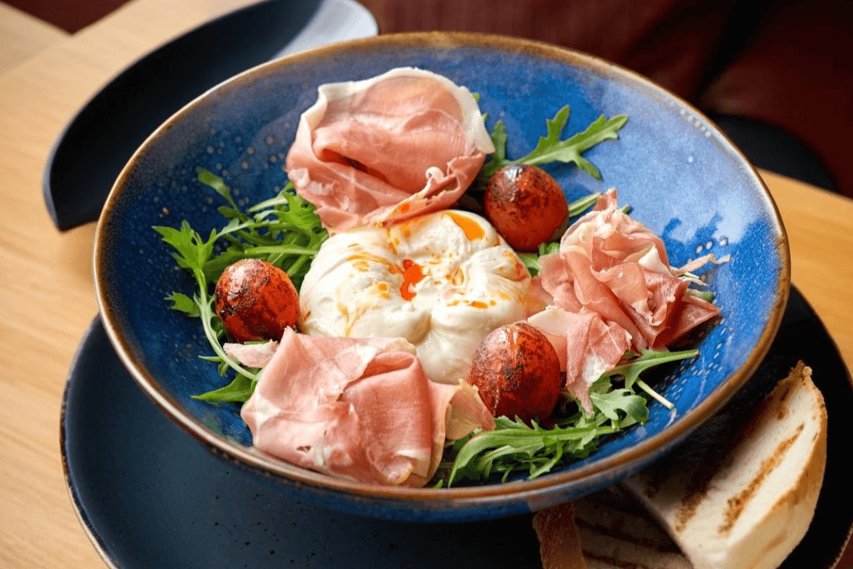 BURRATA & PROSCIUTTO